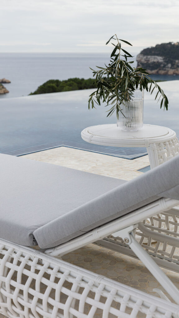 22850 Dynasty Skyline Lounger WHITE Mushroom 15mm 05