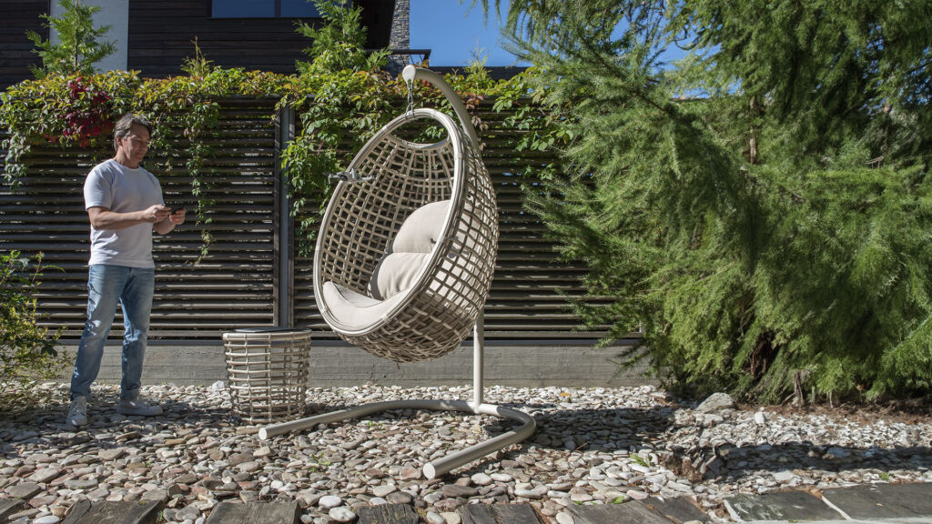 23567 Skyline Hanging Chair Dynasty White Mushroom 15mm 01