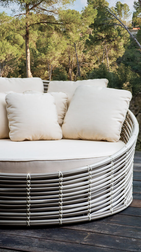 23760 DAYBED VILLA OFF WHITE MUSHROOM Skyline Design 09