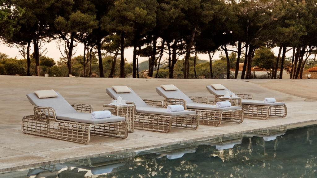 23768 AUXILIARY TABLE VILLA NATURAL RATTAN MUSHROOM Skyline Design 01