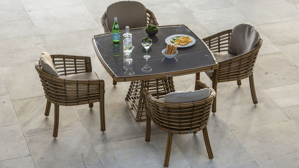 23772-12x12 VILLA Skyline Design 01