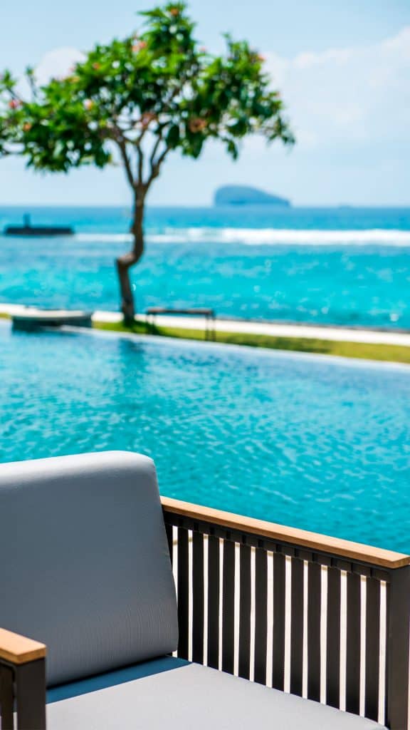 23801_Armchair Horizon_Dark Grey Strap 35mm_Skyline Design_2