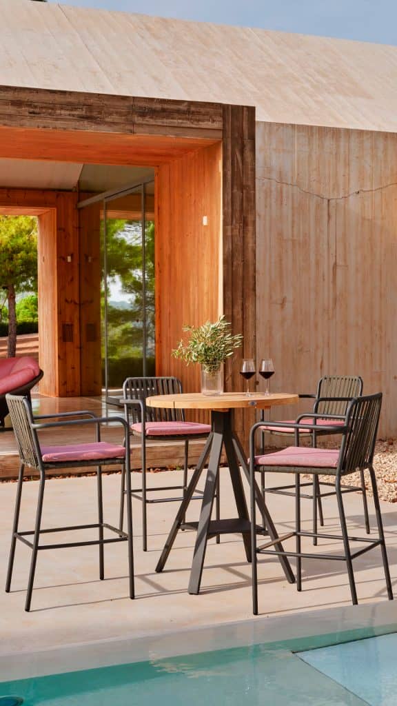 23874.03_Bar Table Alaska_Natural Teak_Skyline_3
