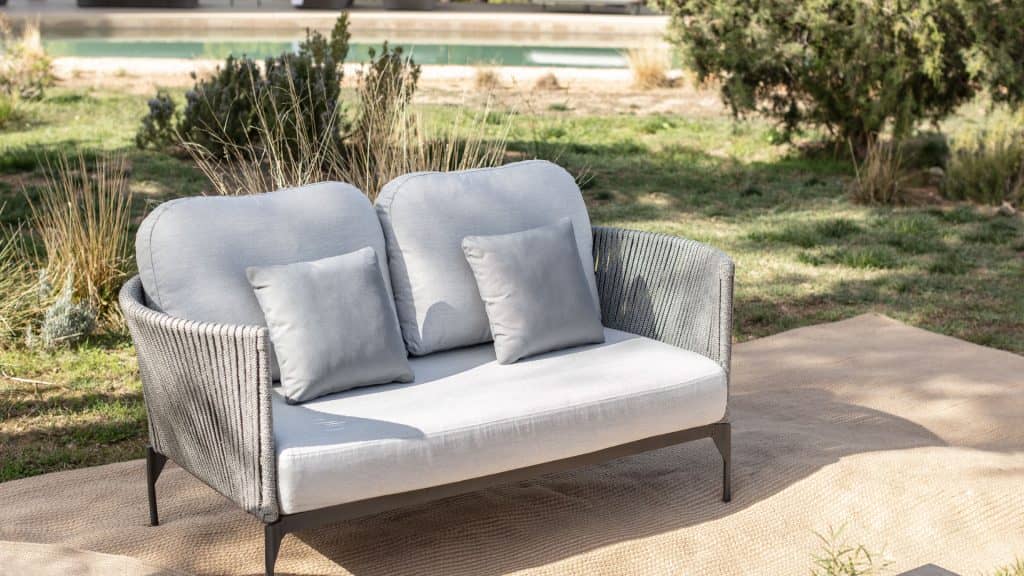 24152-Loveseat-Boston-Strap-Light-Grey-Skyline-Design-02