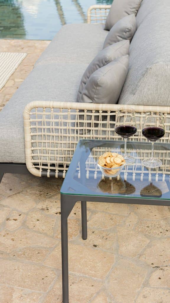 24302_Loveseat Ribs_White Seashell Polyrod 5mm_Skyline_3