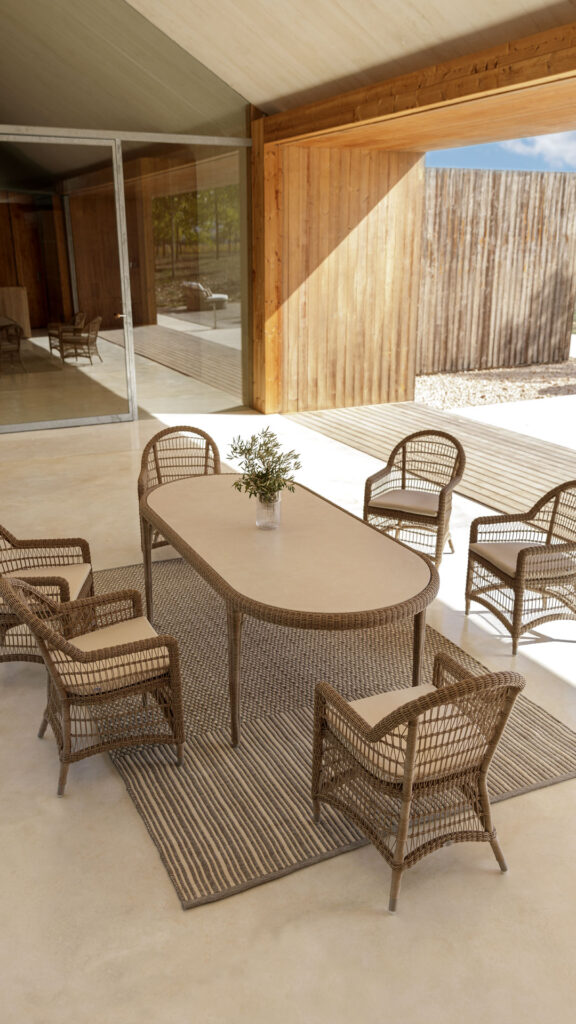 4608.22 Arena Skyline Design Dining Table Seashell Polyrod 06